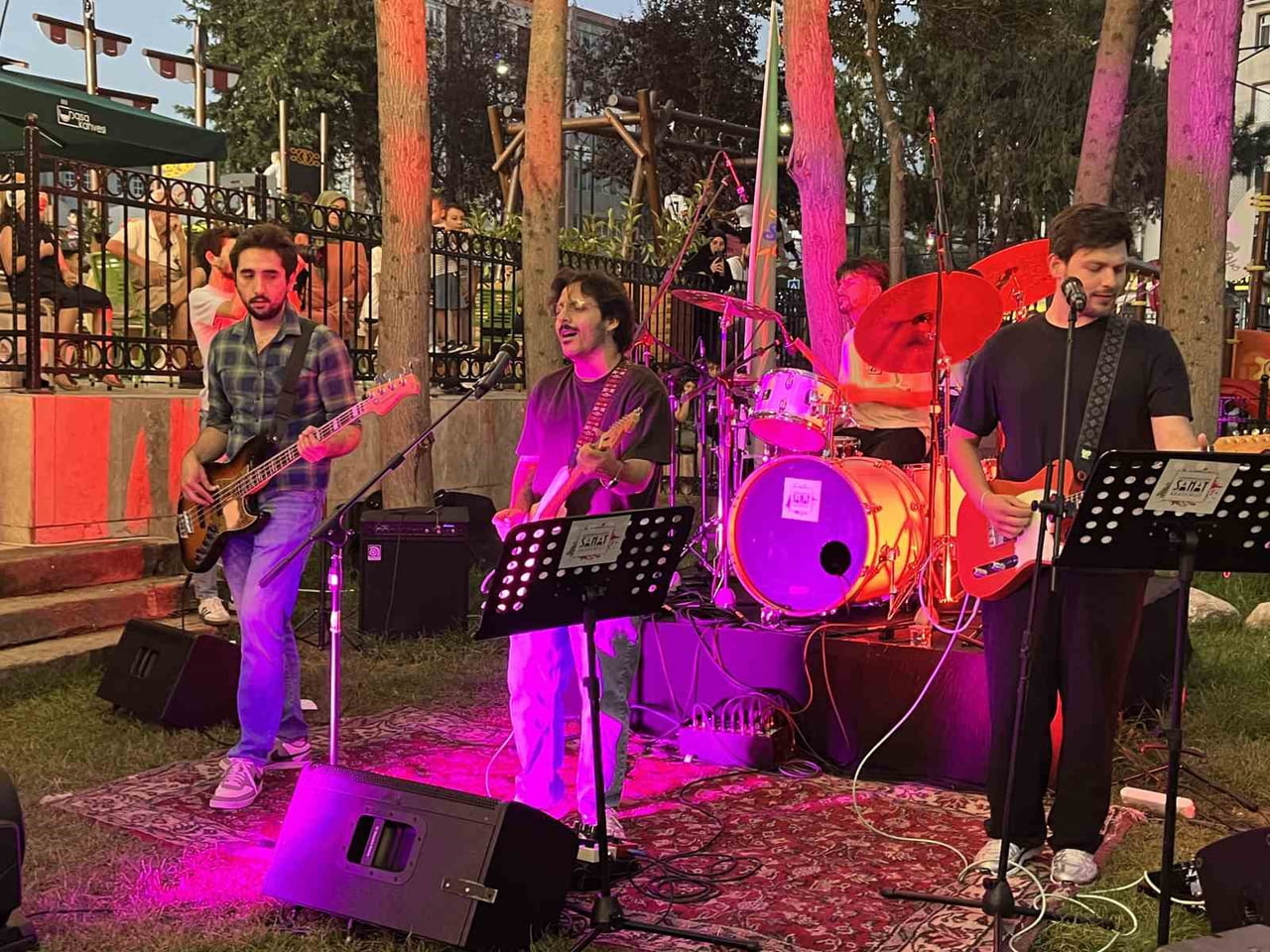 GAZİOSMANPAŞA BELEDİYESİ SANAT AKADEMİSİ TARAFINDAN DÜZENLENEN ANMA PROGRAMINDA, TÜRK ROCK...