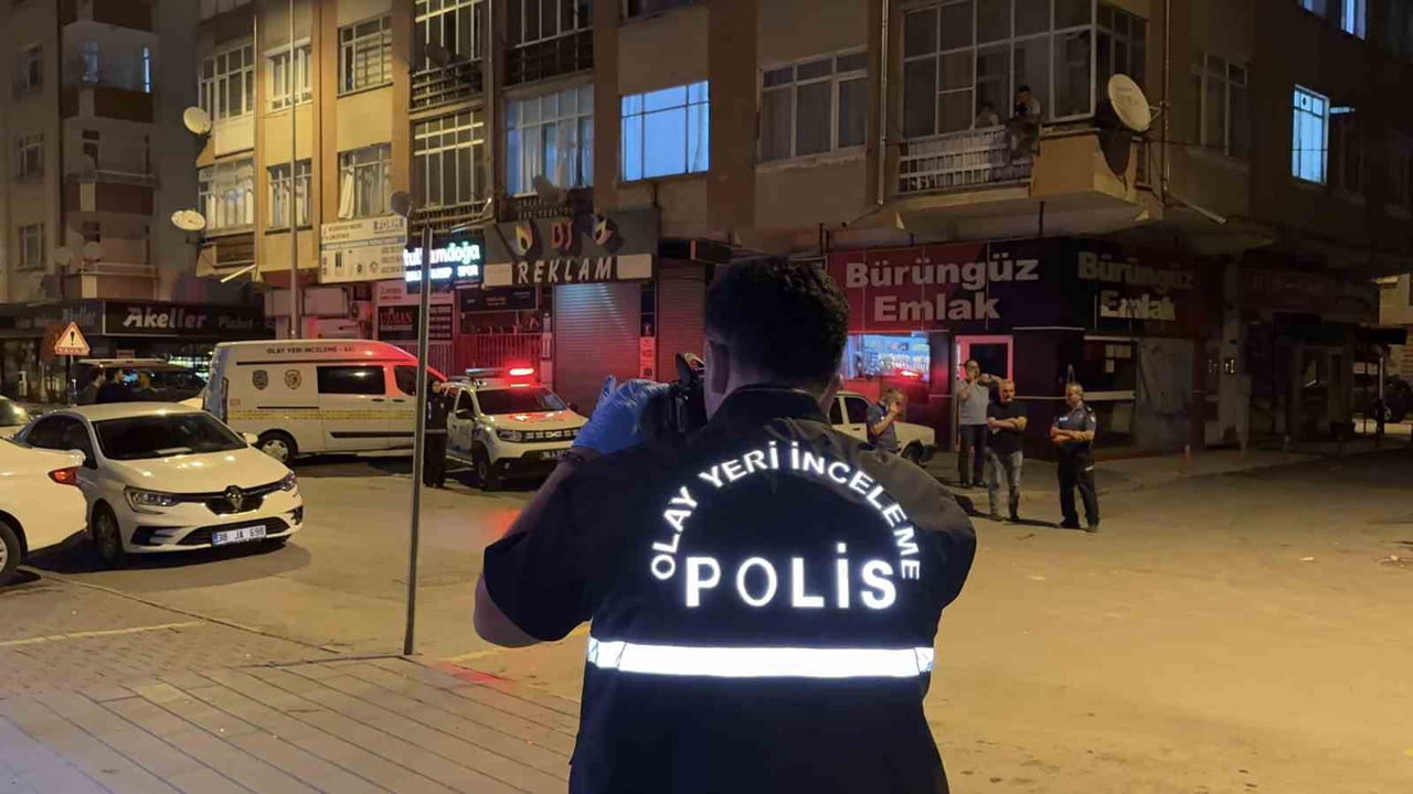 KAYSERİ’NİN KOCASİNAN İLÇESİNDE KİMLİĞİ BELİRSİZ ŞAHISLAR, YABANCI UYRUKLU 2 KİŞİYE BİBER GAZI...