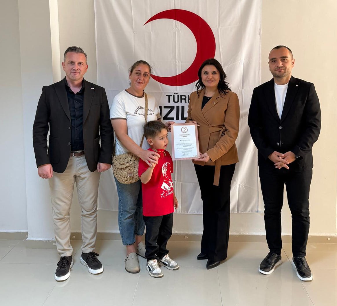 TUNCELİ'DE DÜZENLİ KAN BAĞIŞINDA BULUNAN 20'NİN ÜZERİNDE BAĞIŞÇIYA MADALYALARI TAKDİM...
