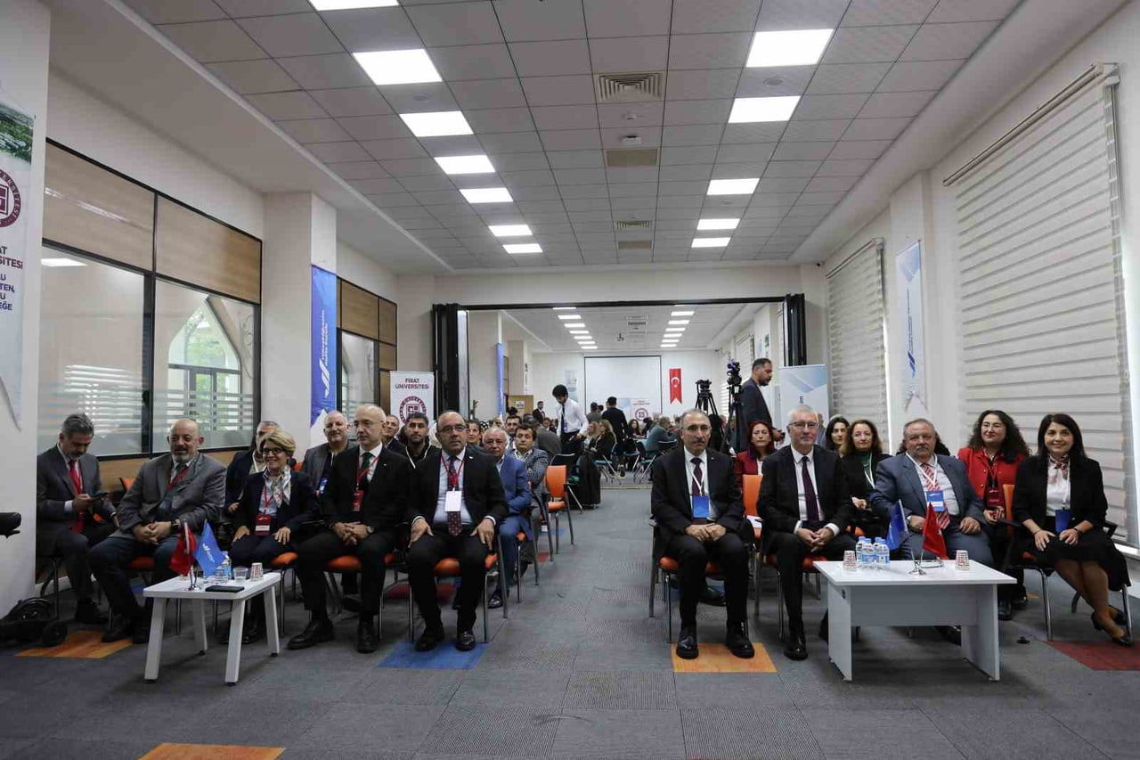 YÖKAK VE FIRAT ÜNİVERSİTESİ İŞ BİRLİĞİYLE DÜZENLENEN "DEĞERLENDİRİCİ DERİNLEŞME EĞİTİMİ" ELAZIĞ'DA...