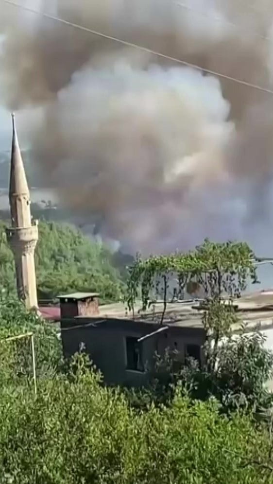 ADANA’NIN KARAİSALI İLÇESİNDE ORMAN YANGINI ÇIKTI. EKİPLERİN YANGINA MÜDAHALESİ...