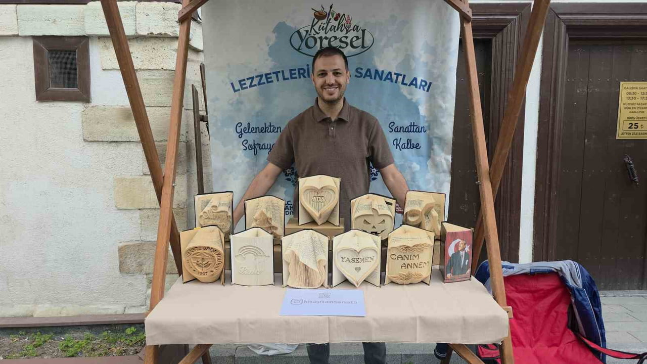 KÜTAHYA'DA YAKLAŞIK 12 YILDIR KİTAP KATLAMA SANATIYLA UĞRAŞAN MADEN MÜHENDİSİ FATİH ÖZTÜRK...