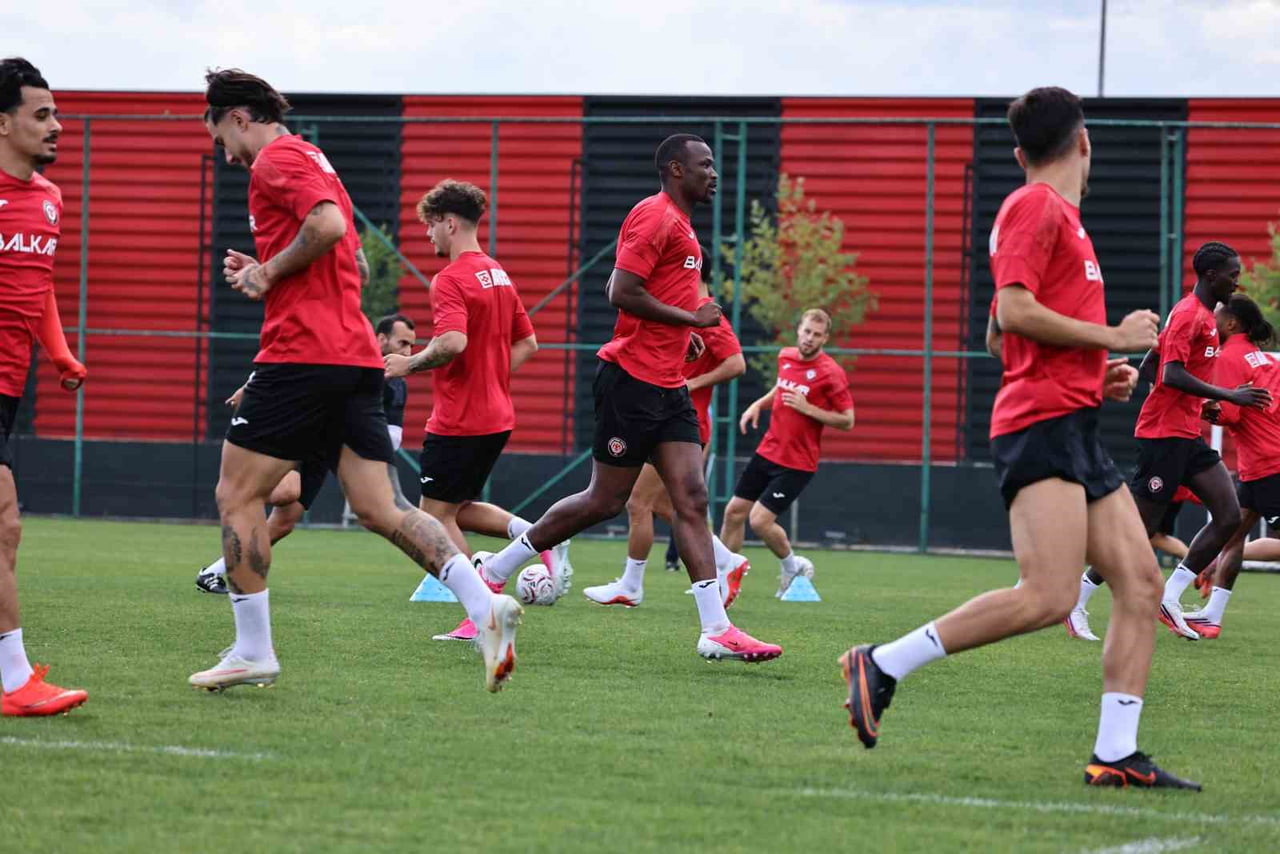 TRENDYOL SÜPER LİG 3'ÜNCÜ HAFTA KARŞILAŞMASINDA BEŞİKTAŞ'A KONUK OLACAK OLAN ÇORUM FK, YAPTIĞI...