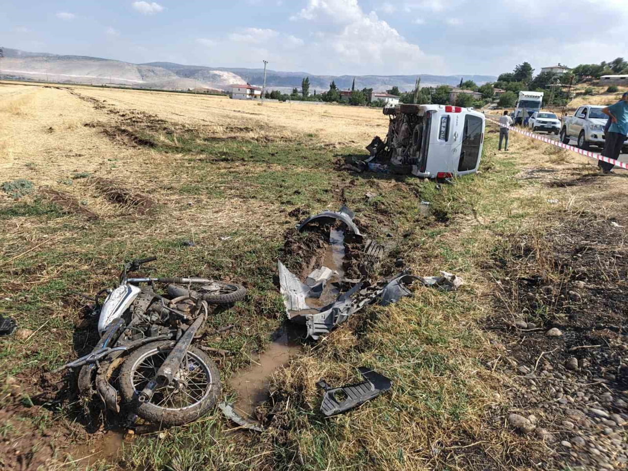 KAHRAMANMARAŞ'TA MİNİBÜS İLE MOTOSİKLETİN KARIŞTIĞI TRAFİK KAZASINDA 1 KİŞİ HAYATINI...