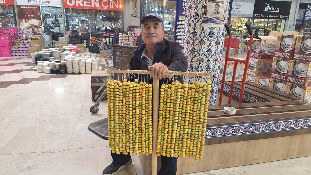KÜTAHYA'DA DAĞLARDAN TOPLANAN ALIÇ TEZGAHLARDAKİ YERİNİ ALDI