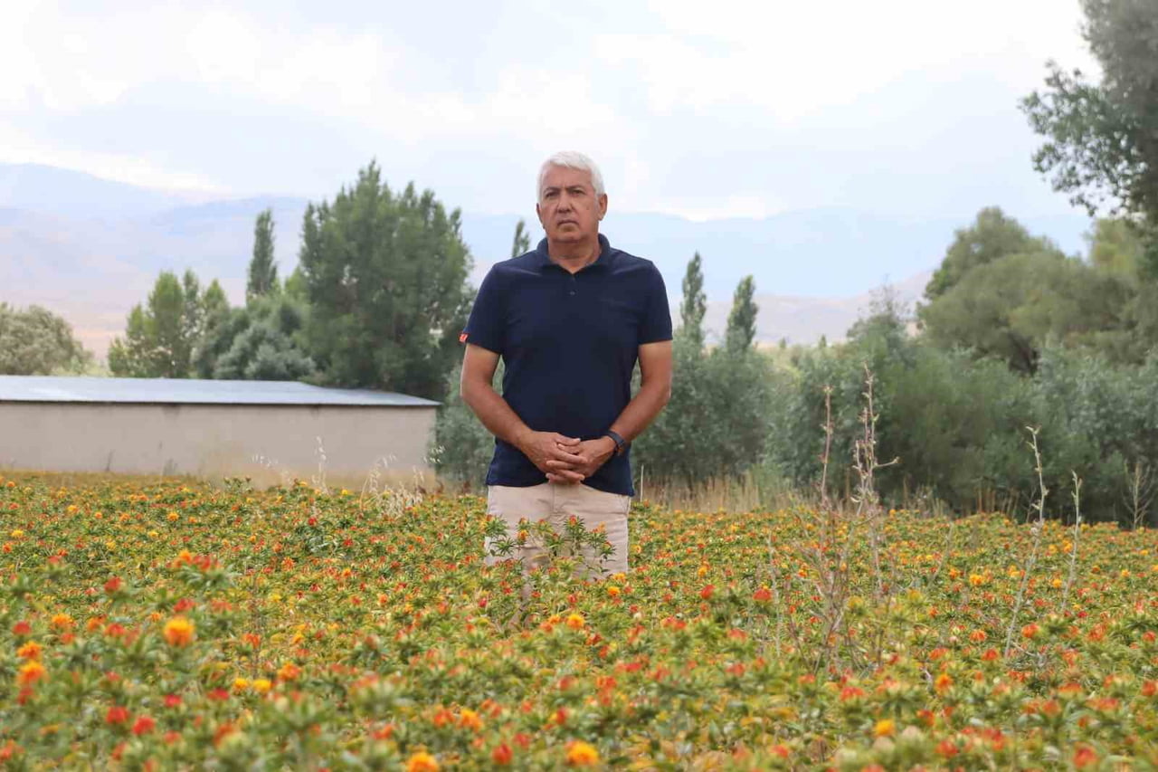 KAYSERİ'DE YAŞAYAN MUSTAFA NEZİHİ KOLUKISA, 35 YILLIK KAMU GÖREVİNDEN EMEKLİ OLUNCA ASPİR...