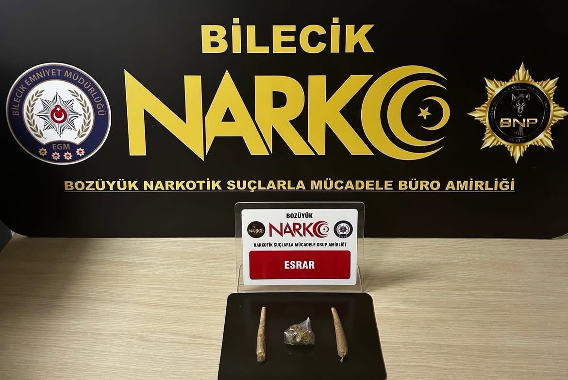 BİLECİK'TE BİR ŞAHSIN ÜZERİNDE ESRAR MADDESİ ÇIKTI
