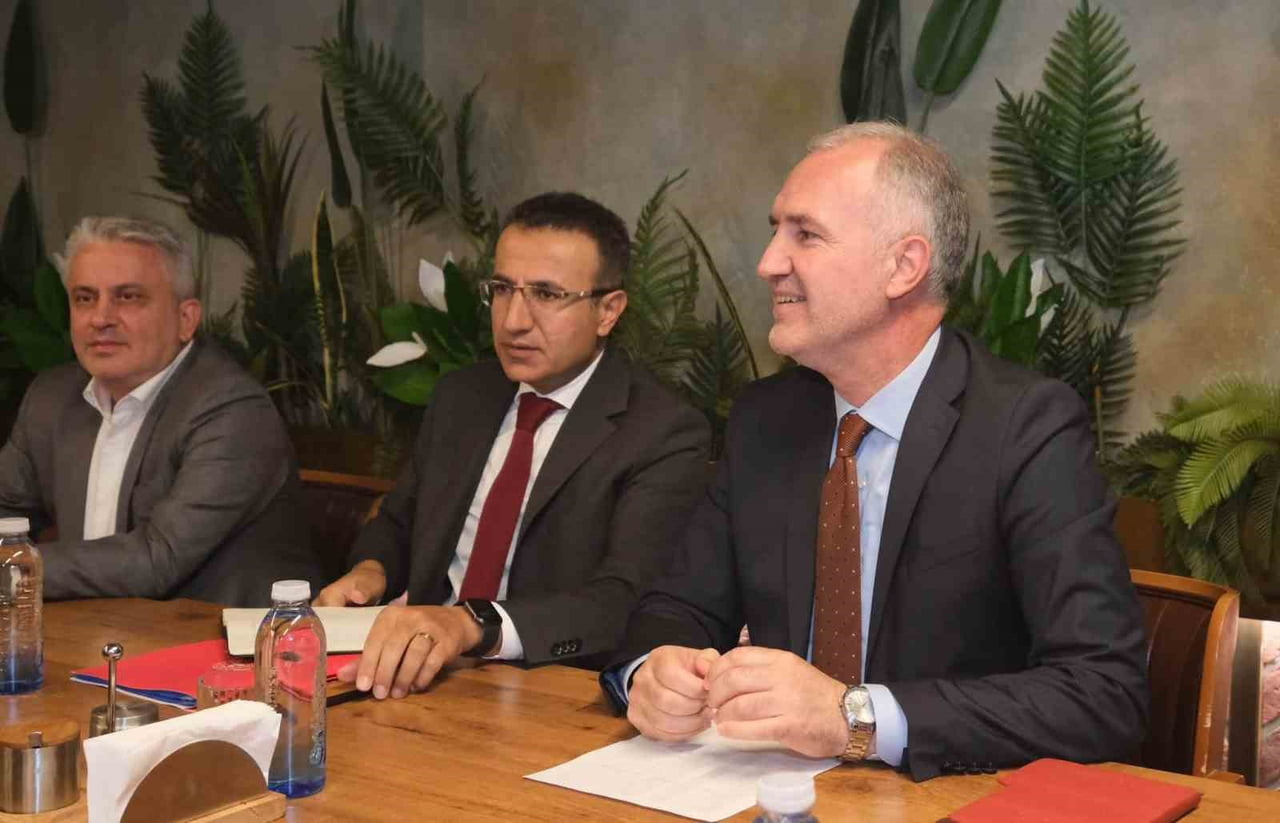 İNEGÖL BELEDİYE BAŞKANI ALPER TABAN’IN EV SAHİPLİĞİNDE DÜZENLENEN BULUŞMADA, İLÇEDE GÖREV YAPAN...