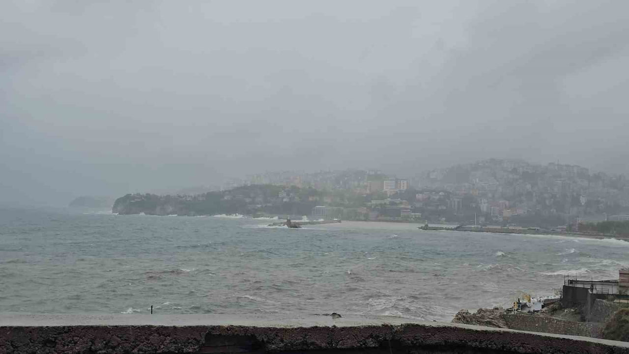 ZONGULDAK’TA DENİZLERDE FIRTINA UYARISI: HIZI 75 KİLOMETREYİ BULACAK