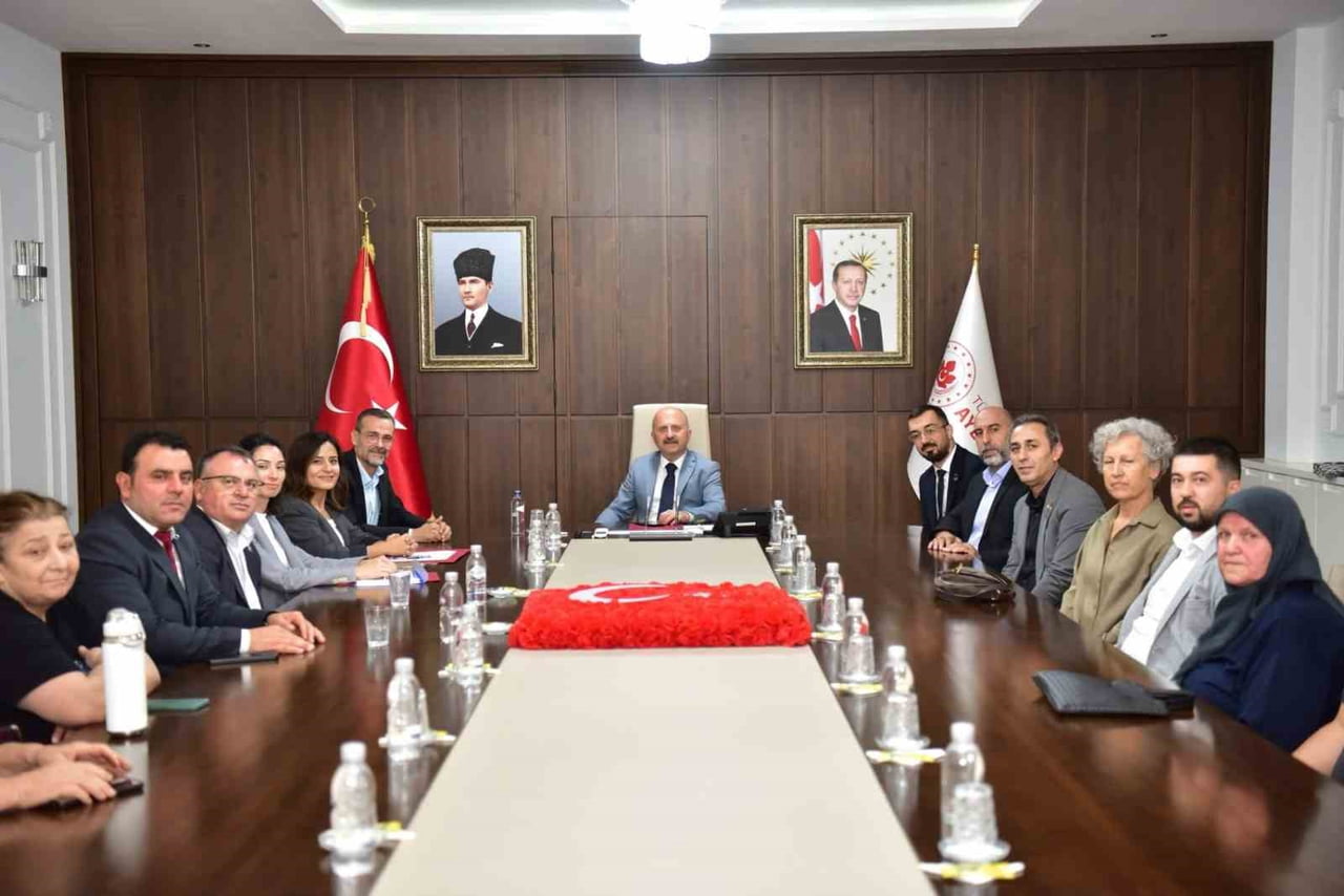 AYDIN VALİSİ DR. OSMAN VAROL, ŞEHİT YAKINLARI, GAZİLER VE GAZİ YAKINLARIYLA BİR ARAYA GELEREK...
