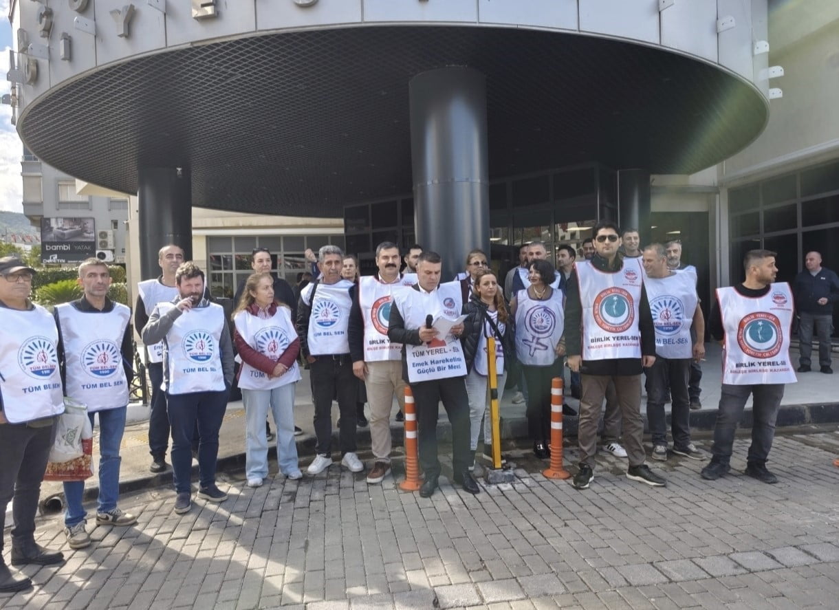 BALÇOVA BELEDİYESİNDE TOPLU İŞ SÖZLEŞMESİ GÖRÜŞMELERİNDEN SONUÇ ALINAMAMASI ÜZERİNE MEMURLAR TAM...