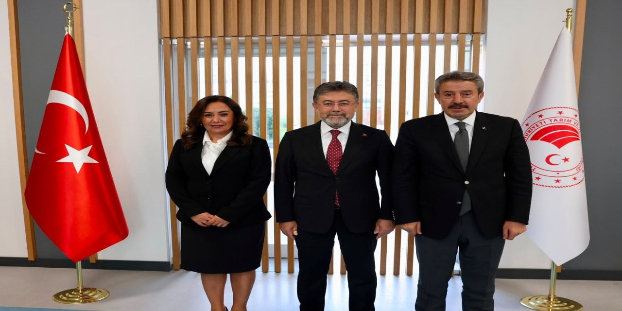AK PARTİ ŞIRNAK MİLLETVEKİLİ ARSLAN TATAR, TARIM VE ORMAN BAKANI İBRAHİM YUMAKLI’YI ZİYARET EDEREK...