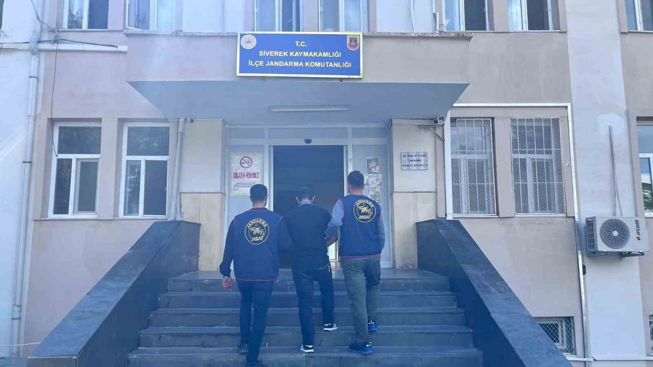 ŞANLIURFA’NIN SİVEREK İLÇESİNDE BİR ŞANTİYEDEN YAKLAŞIK 920 BİN TL DEĞERİNDE 964 METRE BAKIR TEL...