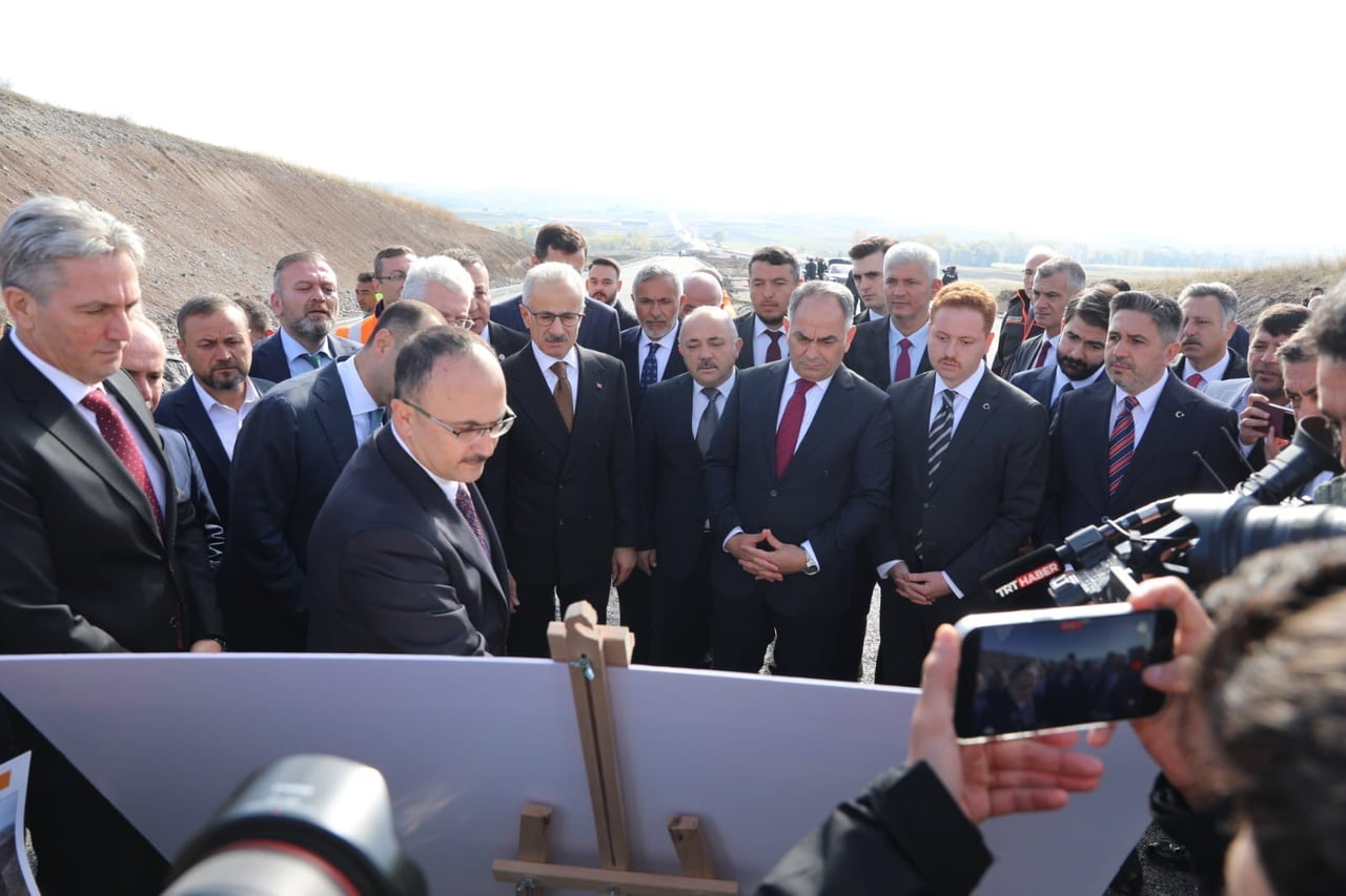 BİR DİZİ PROGRAMA KATILMAK İÇİN ÇANKIRI’YA GELEN ULAŞTIRMA VE ALTYAPI BAKANI ABDULKADİR URALOĞLU...