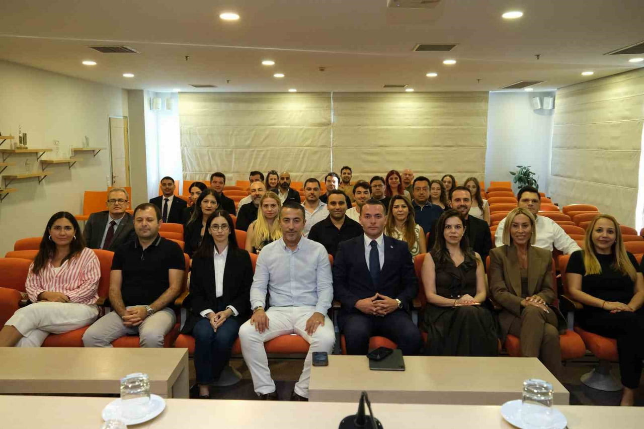 EGE GENÇ İŞ İNSANLARI DERNEĞİ (EGİAD), YAPAY ZEKÂNIN TÜKETİCİ DAVRANIŞLARI VE ŞİRKETLERİN DİJİTAL...