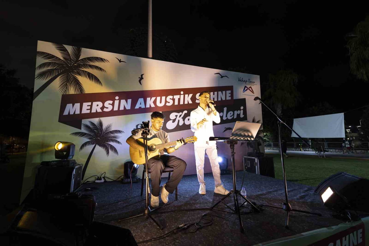 MERSİN BÜYÜKŞEHİR BELEDİYESİ TARAFINDAN KÜLTÜR PARK’TA DÜZENLENEN ‘AKUSTİK SAHNE KONSERLERİ’...