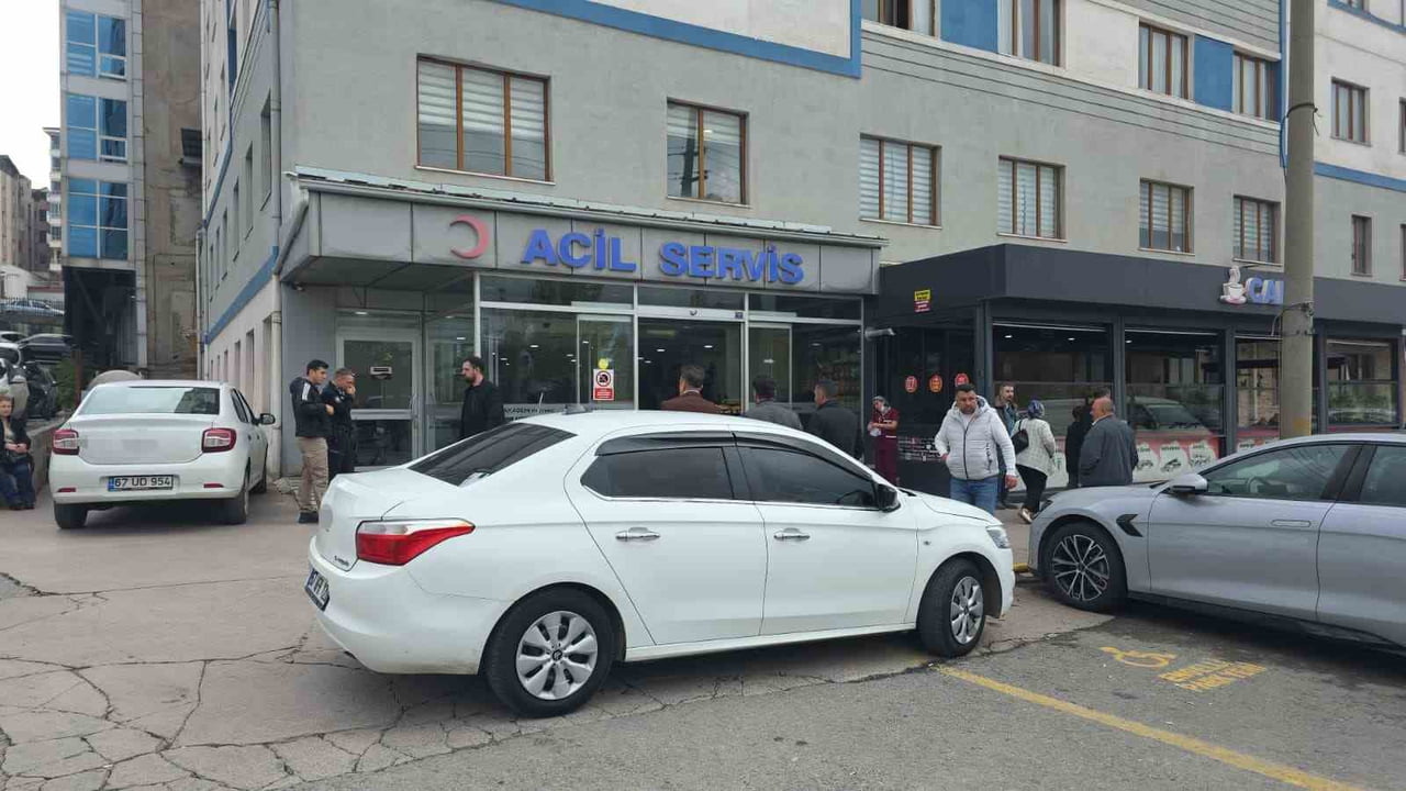 ZONGULDAK'IN KARADENİZ EREĞLİ İLÇESİNDE OKULDA RAHATSIZLANAN 9 YAŞINDAKİ İLKOKUL ÖĞRENCİSİ...