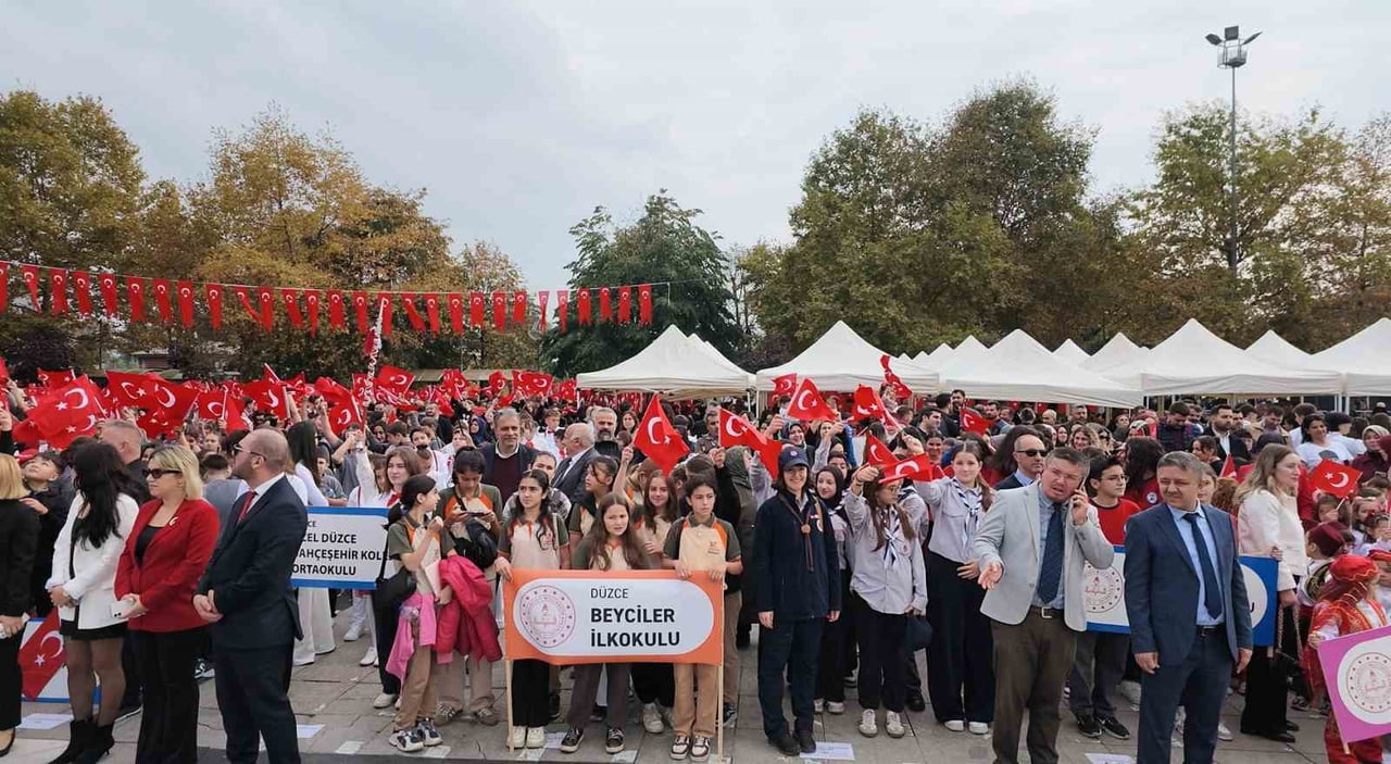 DÜZCE VALİLİĞİ TARAFINDAN DÜZENLENEN 29 EKİM CUMHURİYET BAYRAMI ETKİNLİKLERİ ÇERÇEVESİNDE...