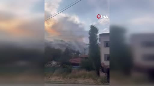 Keçiören'de ağaçlık alan yangını