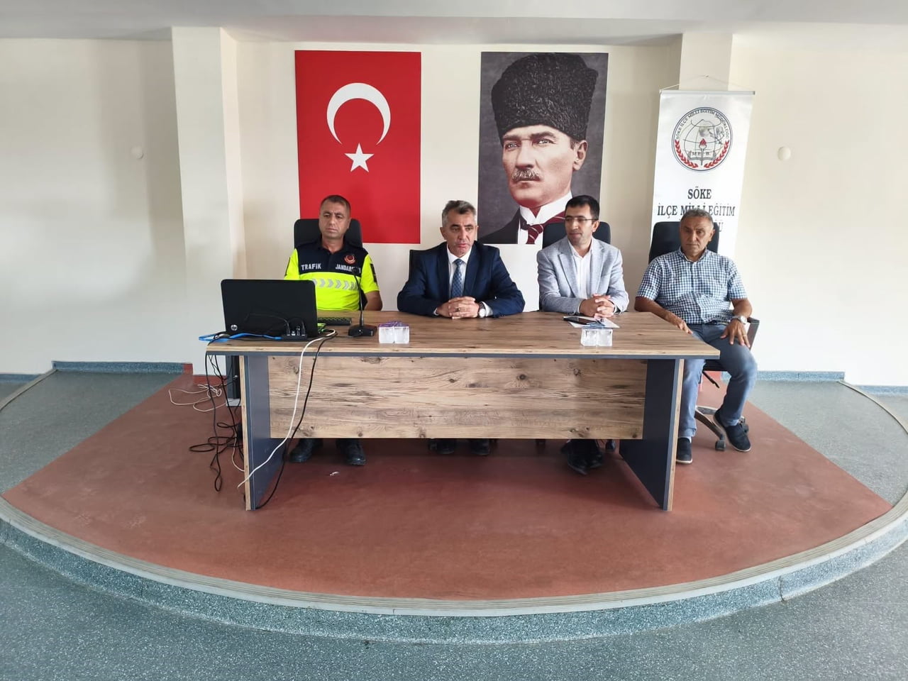 AYDIN’IN SÖKE İLÇESİNDE OKUL SERVİS ŞOFÖRLERİ VE REHBER PERSONELE YÖNELİK "ÖĞRENCİ TAŞIMA TRAFİK...
