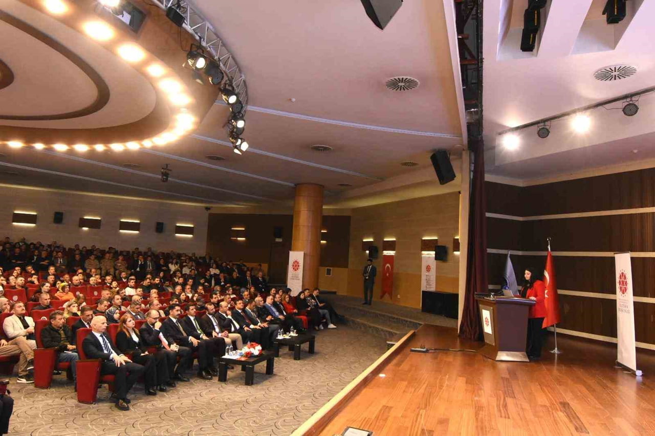 İLETİŞİM BAŞKANLIĞI'NDAN ERZURUM’DA "İLETİŞİM YÜZYILI" EĞİTİM PROGRAMI KAMU KURUMLARI PERSONELİ VE...