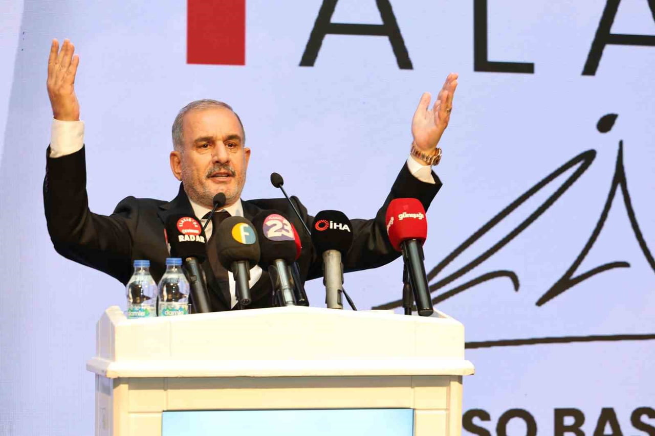 ELAZIĞ TİCARET SANAYİ ODASI BAŞKANI VE ADAYI İDRİS ALAN TARAFINDAN ÖZEL BİR OTELDE ADAY TANITIM...