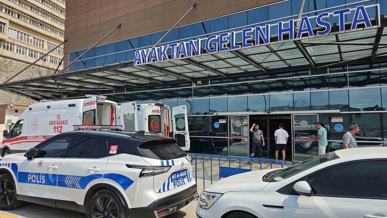ZONGULDAK VALİLİĞİ'NİN OLUMSUZ HAVA VE DENİZ ŞARTLARI NEDENİYLE DENİZE GİRİŞLERİ YASAKLAMASINA...