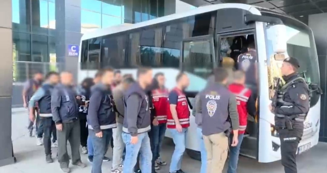 TEKİRDAĞ'DA İNTERNET ÜZERİNDEN YASA DIŞI BAHİS FAALİYETLERİNE YÖNELİK DÜZENLENEN OPERASYONDA...