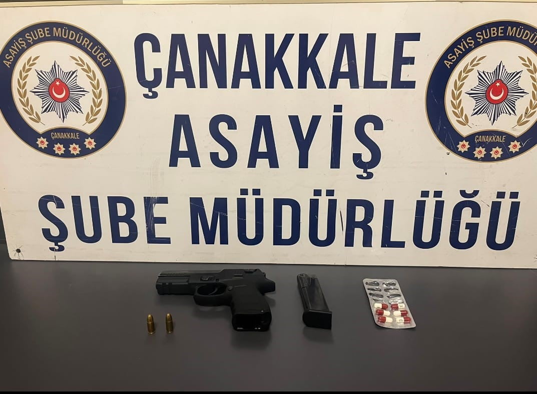 ÇANAKKALE'DE EMNİYET EKİPLERİNCE GERÇEKLEŞTİRİLEN HUZUR UYGULAMALARINDA ÇEŞİTLİ SUÇLARDAN ARANAN 8...