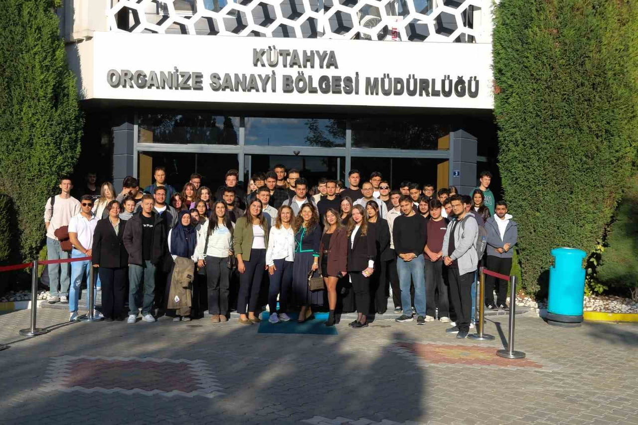 KÜTAHYA OSB’DEN ÜNİVERSİTE ÖĞRENCİLERİNE KARİYER SEMİNERİ