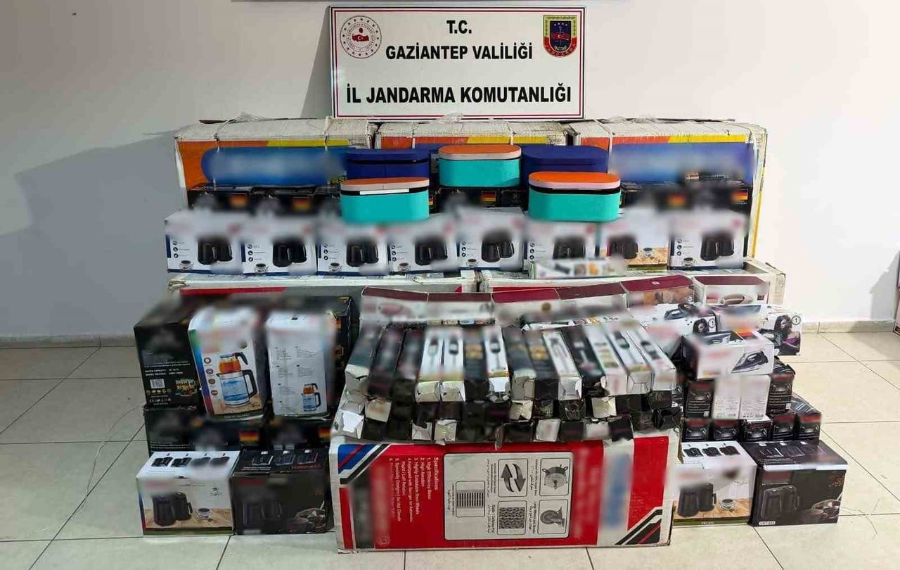 GAZİANTEP'TE JANDARMA EKİPLERİNCE KAÇAKÇILIK VE UYUŞTURUCU OLAYLARINA YÖNELİK OPERASYONDA...