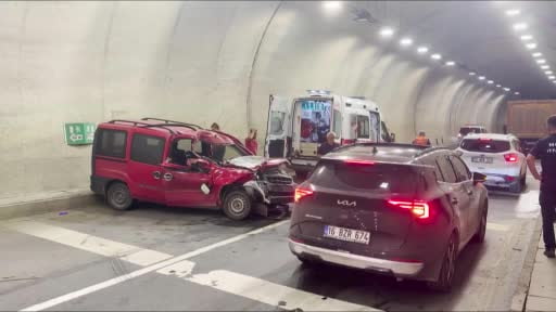 Cankurtaran Tüneli'nde kaza: 2 yaralı