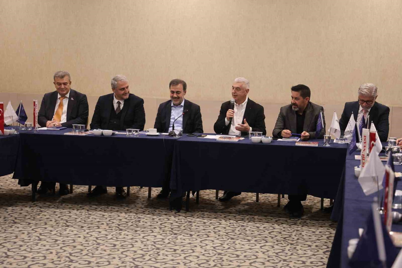 İHLAS MEDYA GRUBU BÜNYESİNDEKİ TÜRKİYE'DE İŞ DÜNYASI DERGİSİ TARAFINDAN DÜZENLENEN EKONOMİYE YÖN...