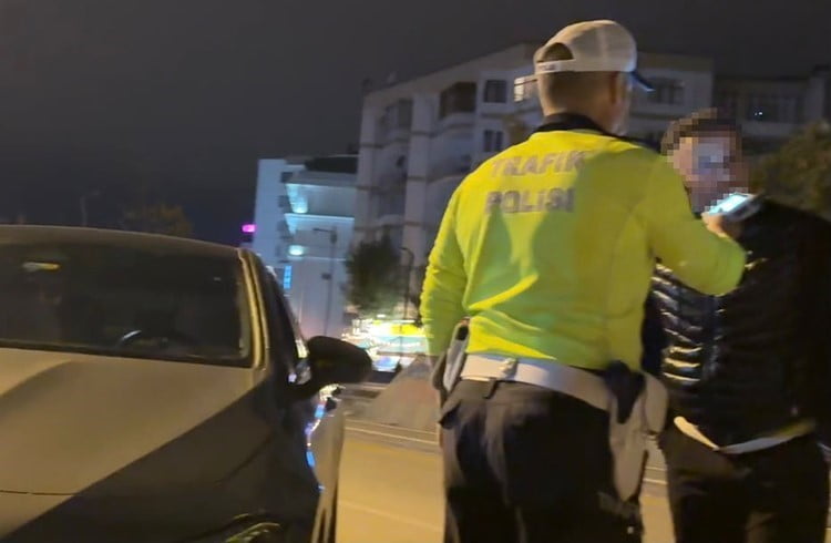 ESKİŞEHİR'DE TRAFİK EKİPLERİNİN DENETİMİNDE 0.61 PROMİL ALKOLLÜ OLDUĞU TESPİT EDİLEN SÜRÜCÜYE...