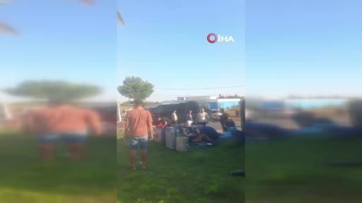 Antalya'da tur minibüsü, kamyonet ve otomobil çarpıştı: 15'i turist 17 yaralı
