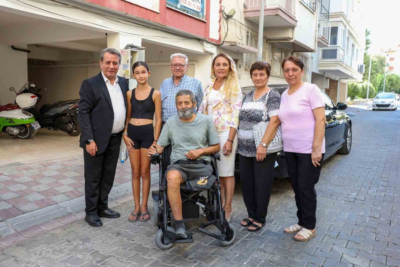 EFELER BELEDİYE BAŞKANI ANIL YETİŞKİN BİR BACAĞI AMPUTE EDİLEN AYDIN ÖZCAL’IN TALEBİNİ KARŞILAYIP...