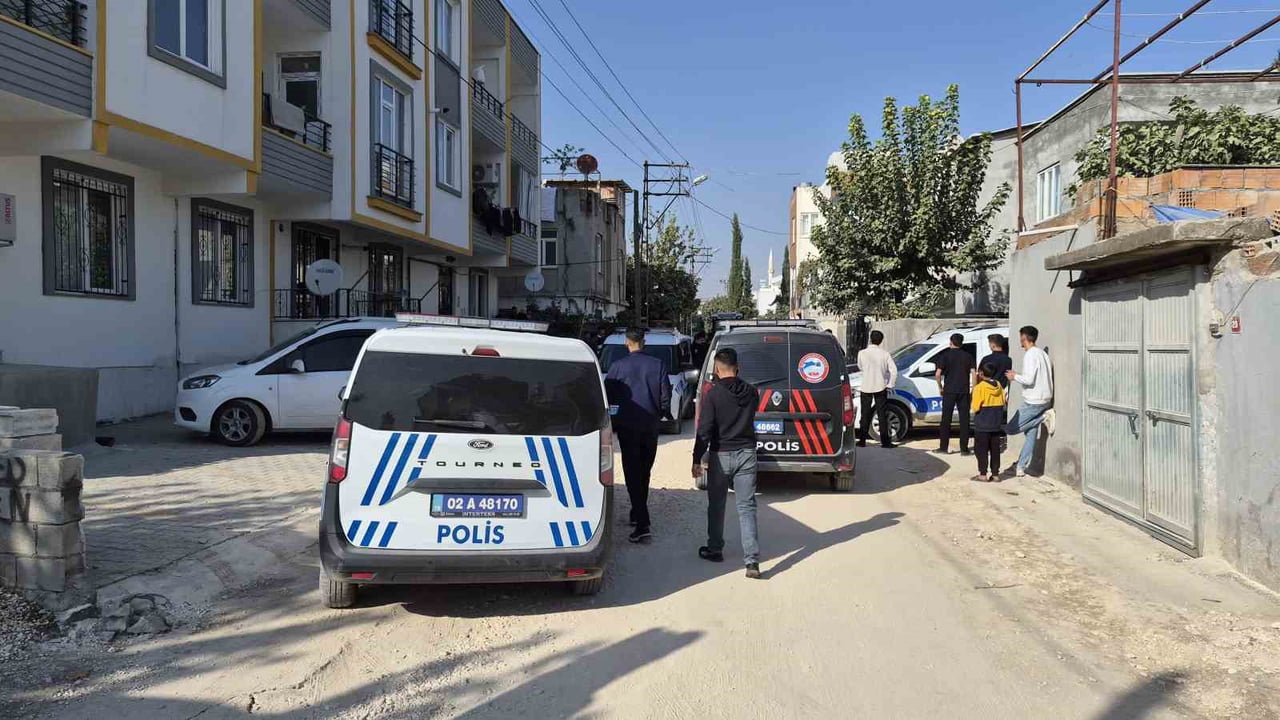 ADIYAMAN’DA GELİN VE GÖRÜMCE ARASINDA ANNEDEN KALAN ALTINLAR NEDENİYLE ÇIKTIĞI İDDİA EDİLEN...