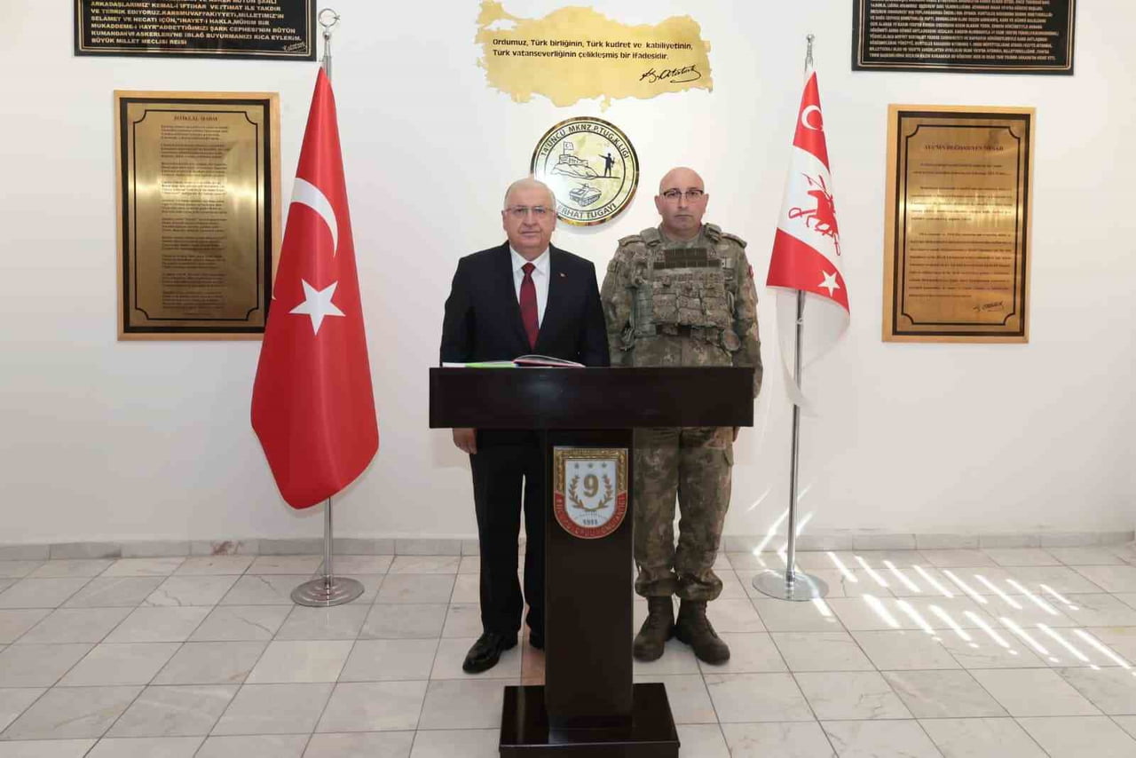 MİLLİ SAVUNMA BAKANI YAŞAR GÜLER, KARS’TA 14’ÜNCÜ MEKANİZE PİYADE TUGAY KOMUTANLIĞINI ZİYARET...