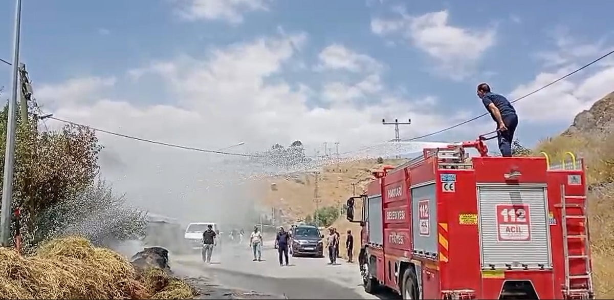 SAMANLIKTA ÇIKAN YANGIN İTFAİYE EKİPLERİ TARAFINDAN SÖNDÜRÜLDÜ.
