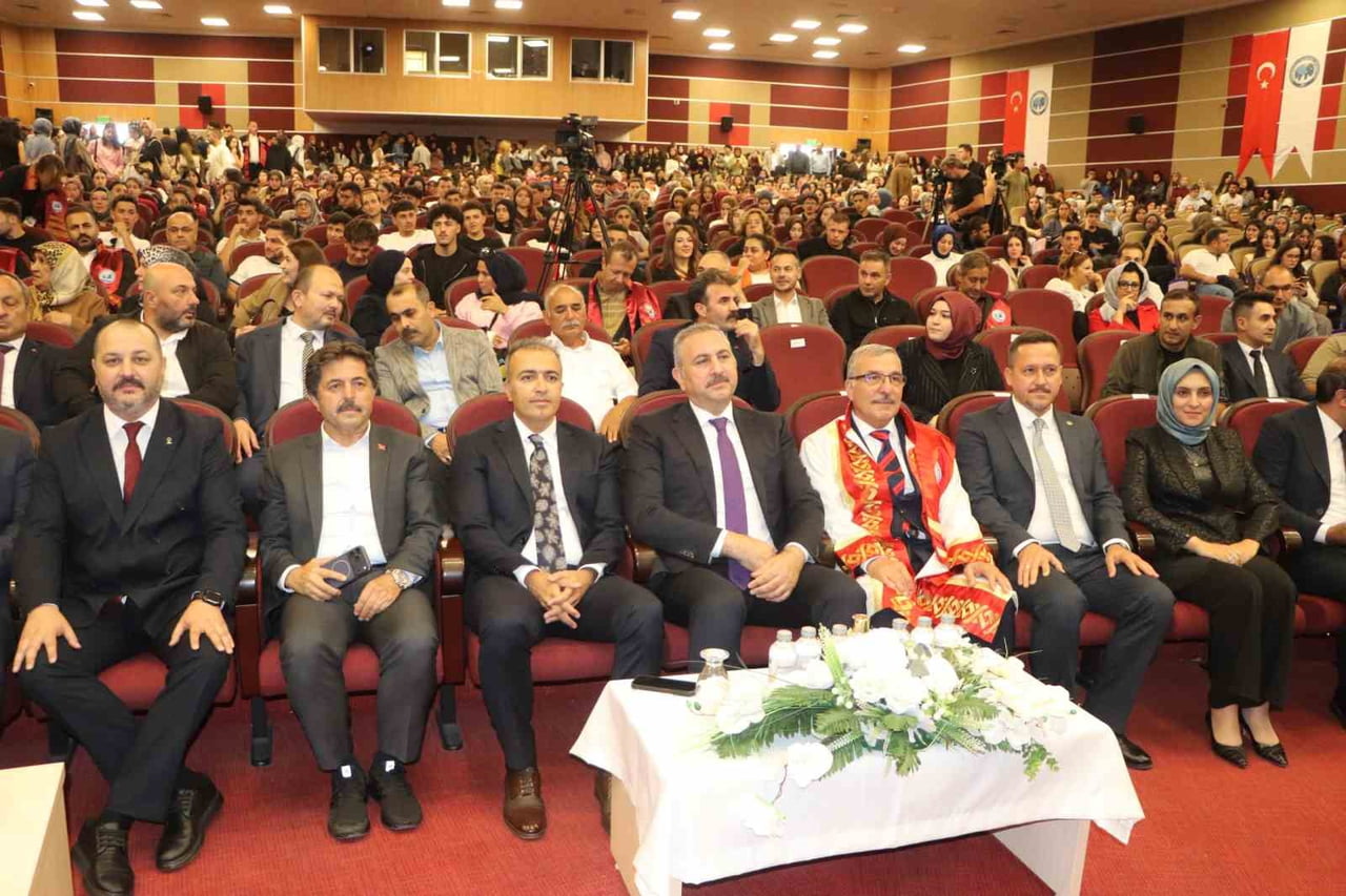 AÇILIŞ TÖRENİNE AK PARTİ GRUP BAŞKANVEKİLİ ABDULHAMİT GÜL, KARAMAN VALİSİ HAYRETTİN ÇİÇEK, AK...