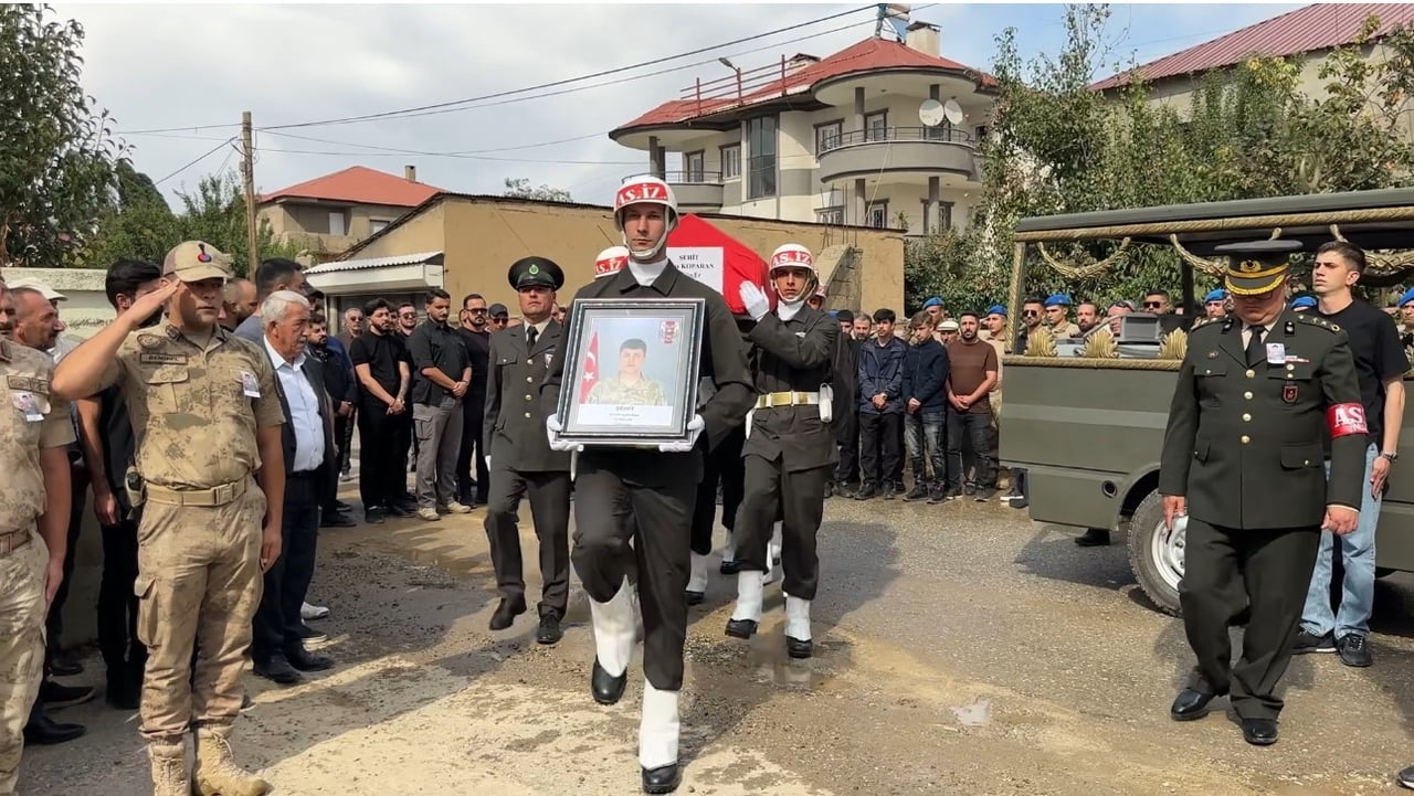 IĞDIR’IN ARALIK İLÇESİNDE DEVRİYE GÖREVİ YÜRÜTÜRKEN ASKERİ ARACIN DEVRİLMESİ SONUCU ŞEHİT DÜŞEN...