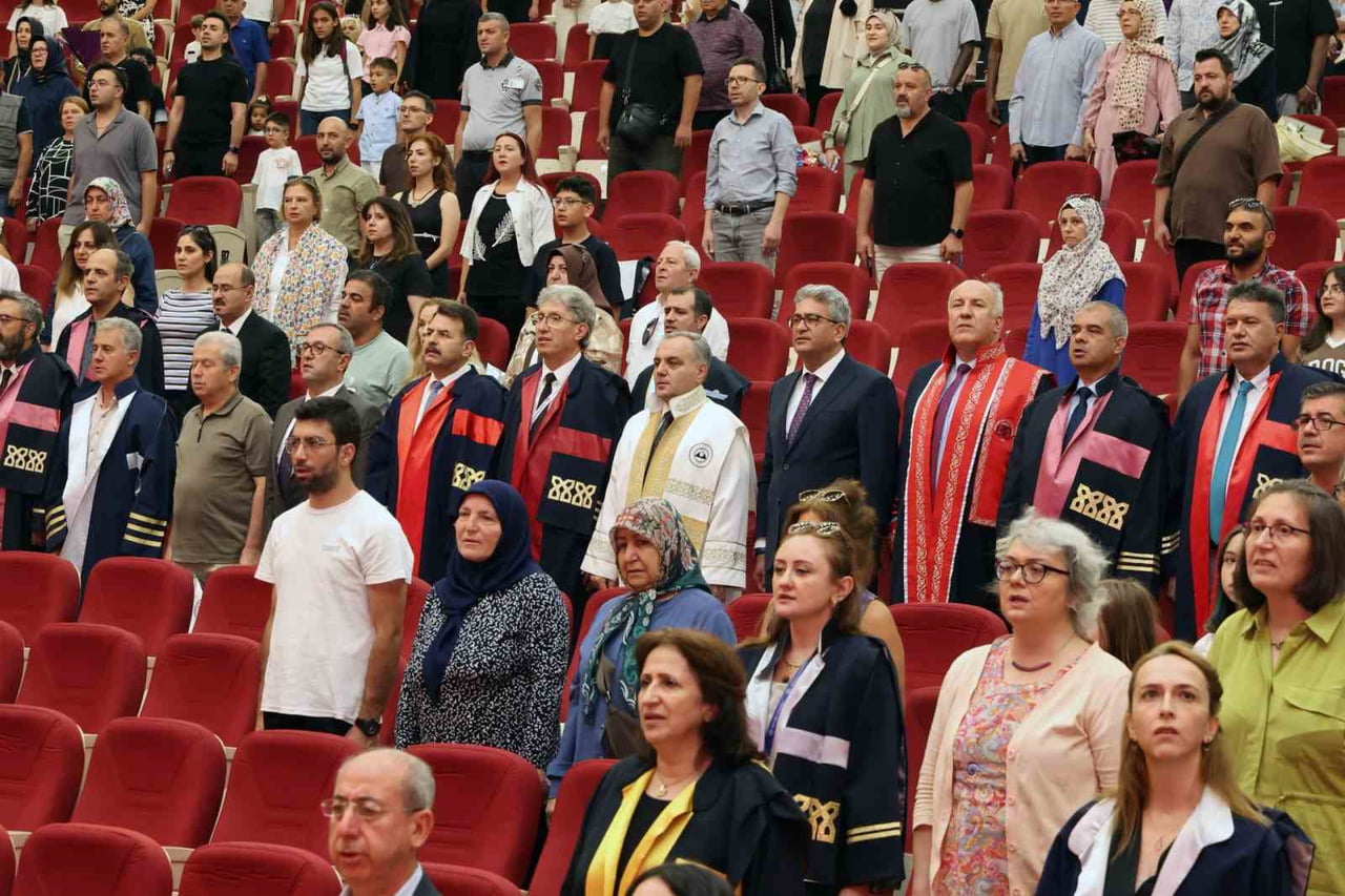 ERCİYES ÜNİVERSİTESİ (ERÜ) TARAFINDAN ENSTİTÜLERDEN MEZUN OLAN LİSANSÜSTÜ ÖĞRENCİLERE MEZUNİYET...