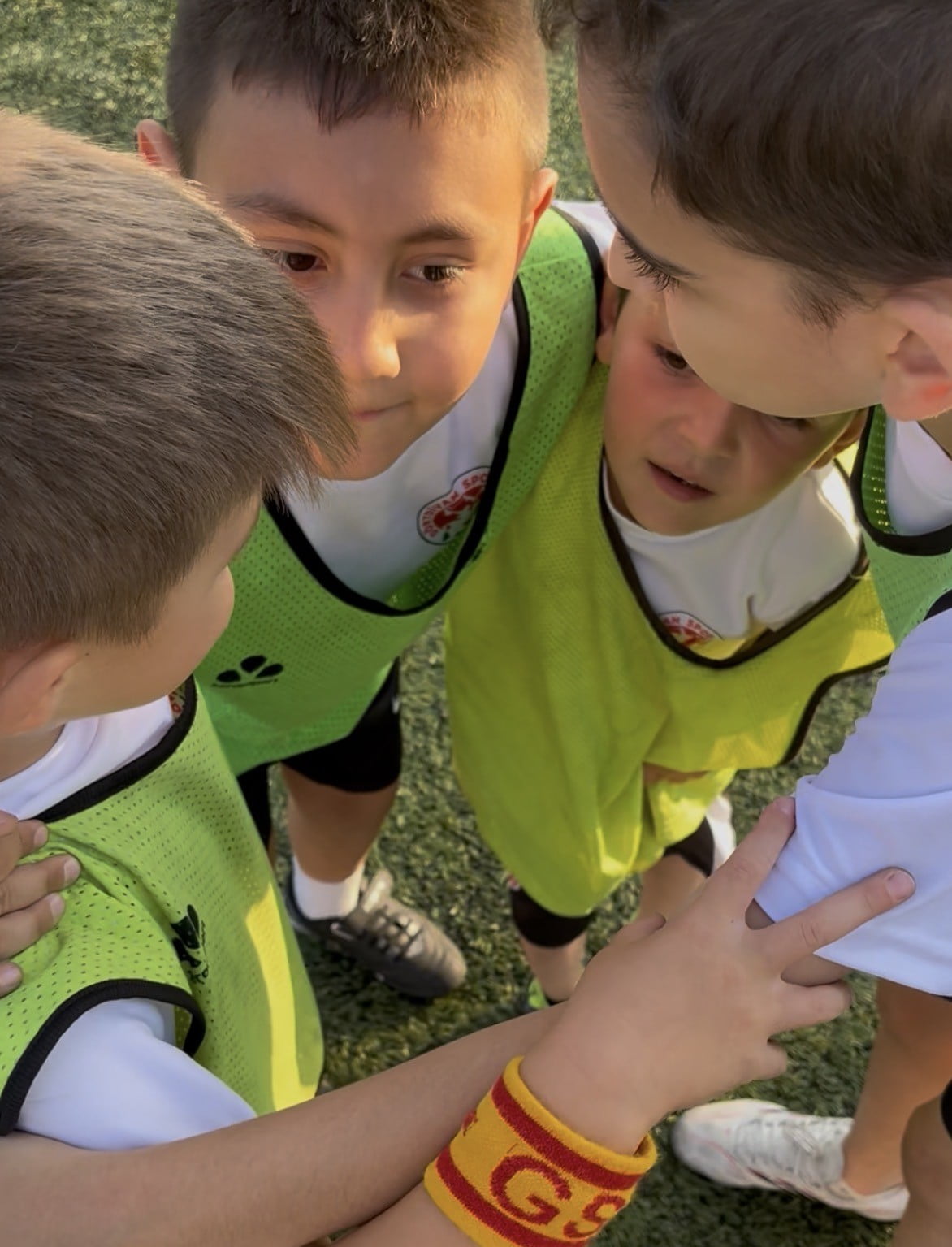 BOLU’DA DÖRTDİVANSPOR ALT YAŞ GRUPLARINDA FUTBOL OYNAYAN 5-6 YAŞ GRUBUNDAKİ ÇOCUKLARIN MAÇ...