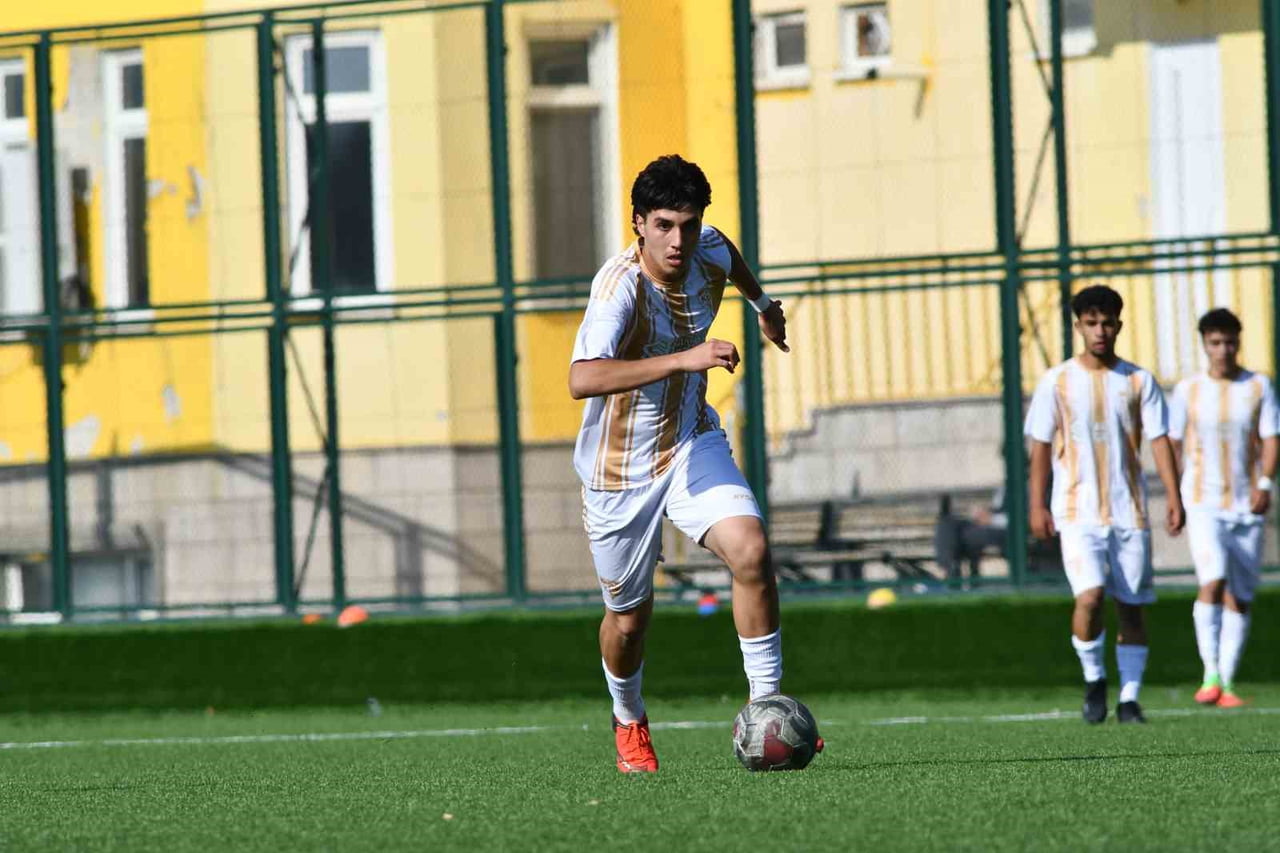 KAYSERİSPOR U19 TAKIMININ 16 YAŞINDAKİ GENÇ YETENEĞİ AHMET HÜSEYİN ALTUN, SEZONUN İLK 4 MAÇINDA...