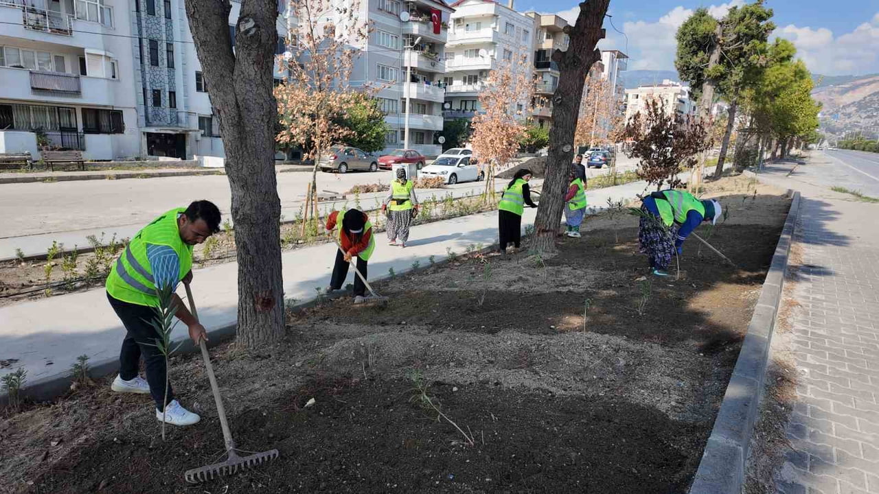 BİSİKLET VE YÜRÜYÜYÜŞ YOLUNDA ÇALIŞMALARA DEVAM