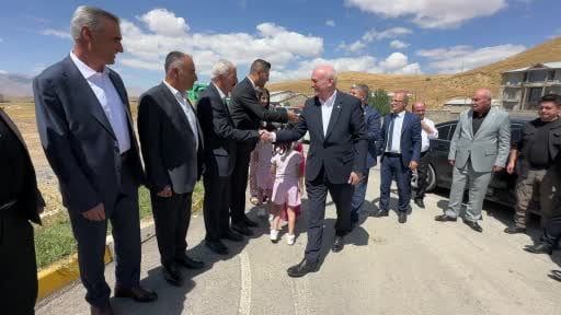 Başkan Şemsi Bayraktar Yüksekova'da çiftçilerle buluştu