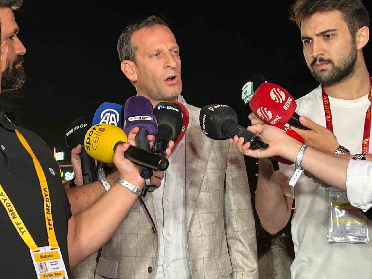 İTALYAN MENAJER GEORGE GARDİ, GALATASARAY’IN YENİ TRANSFERİ RAFAEL LEAO’YA BİRÇOK FARKLI KULÜPTEN...