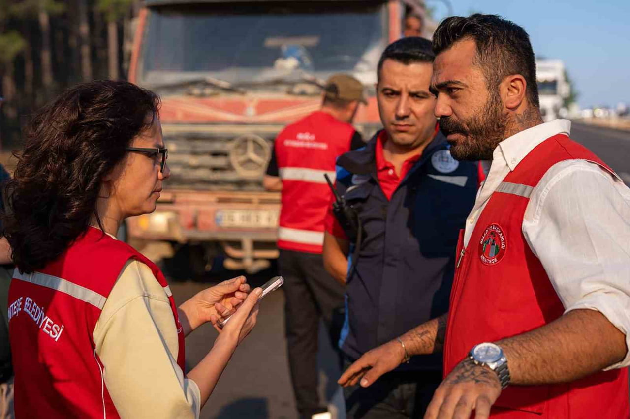 MENTEŞE BELEDİYE BAŞKANI KÖKSAL ARAS "YANGINA TÜM İMKÂNLARIMIZLA DESTEK VERDİK"