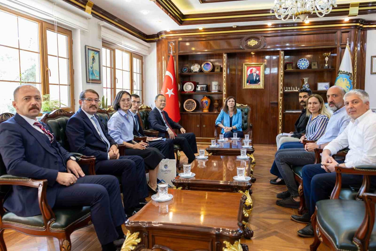 KIRGIZ CUMHURİYETİ ANKARA BÜYÜKELÇİSİ RUSLAN KAZAKBAEV VE BERABERİNDEKİ HEYET, DİYARBAKIR...