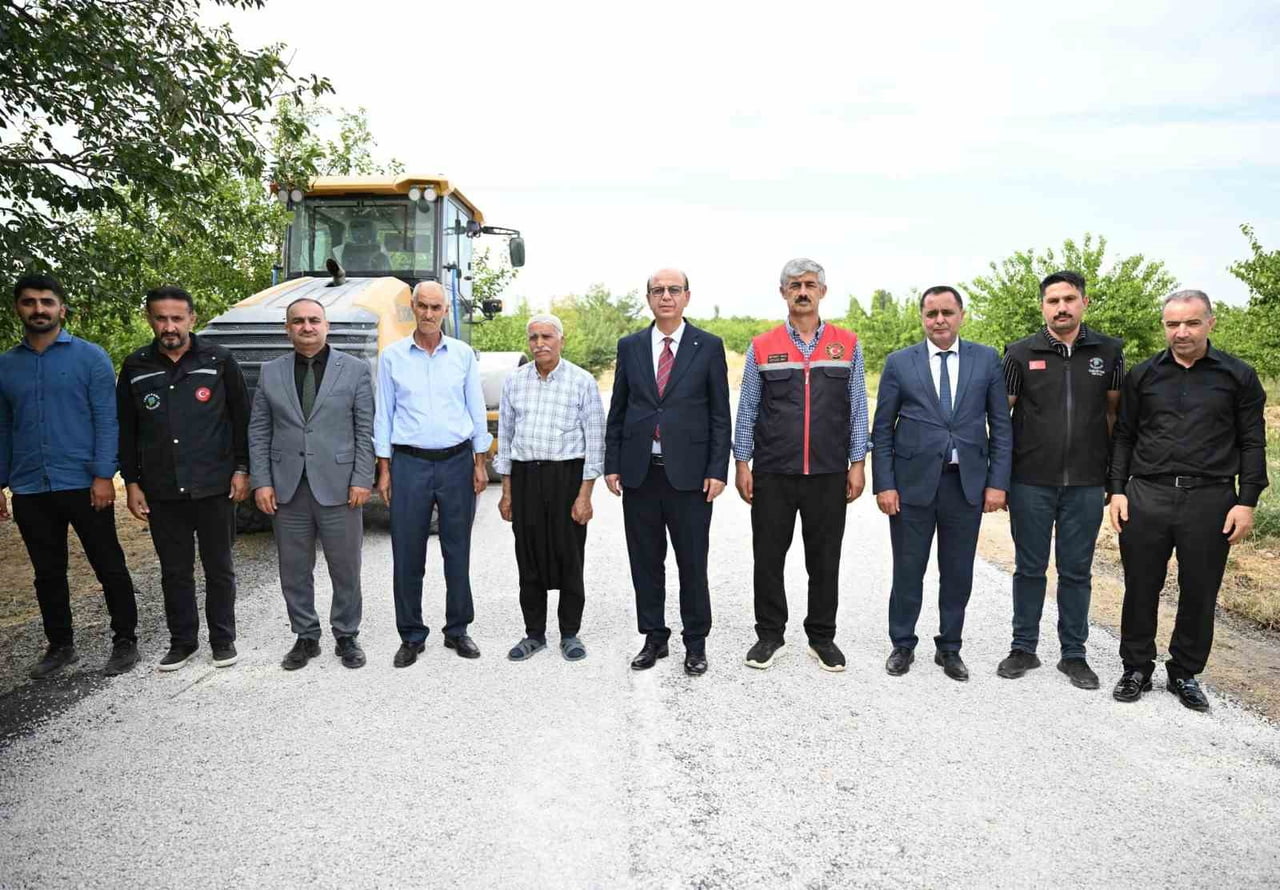 BAŞKAN GEÇİT, "YEŞİLYURT’UN HER NOKTASINDA ÇALIŞMALARIMIZ DEVAM EDİYOR"